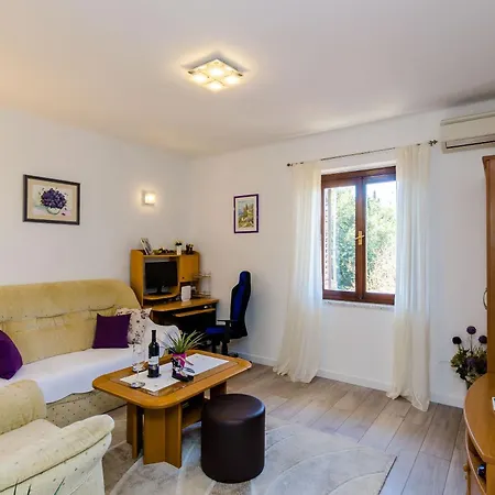 Veronika Apartment